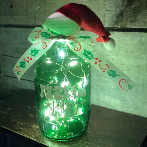 Hand Crafted ‘Feelin Jolly’ Green Barrel Lantern - Picture 1 of 4